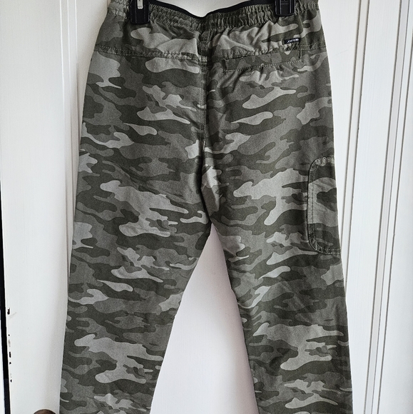 Joe's Boys the lightweight Camo Pants - Picture 7 of 15